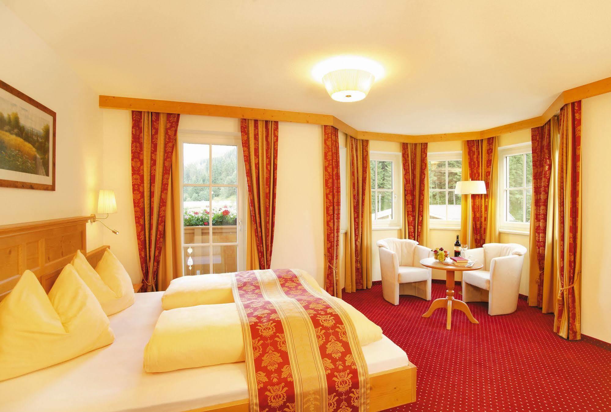 Alpenherz Hotel Garni Герлос Экстерьер фото