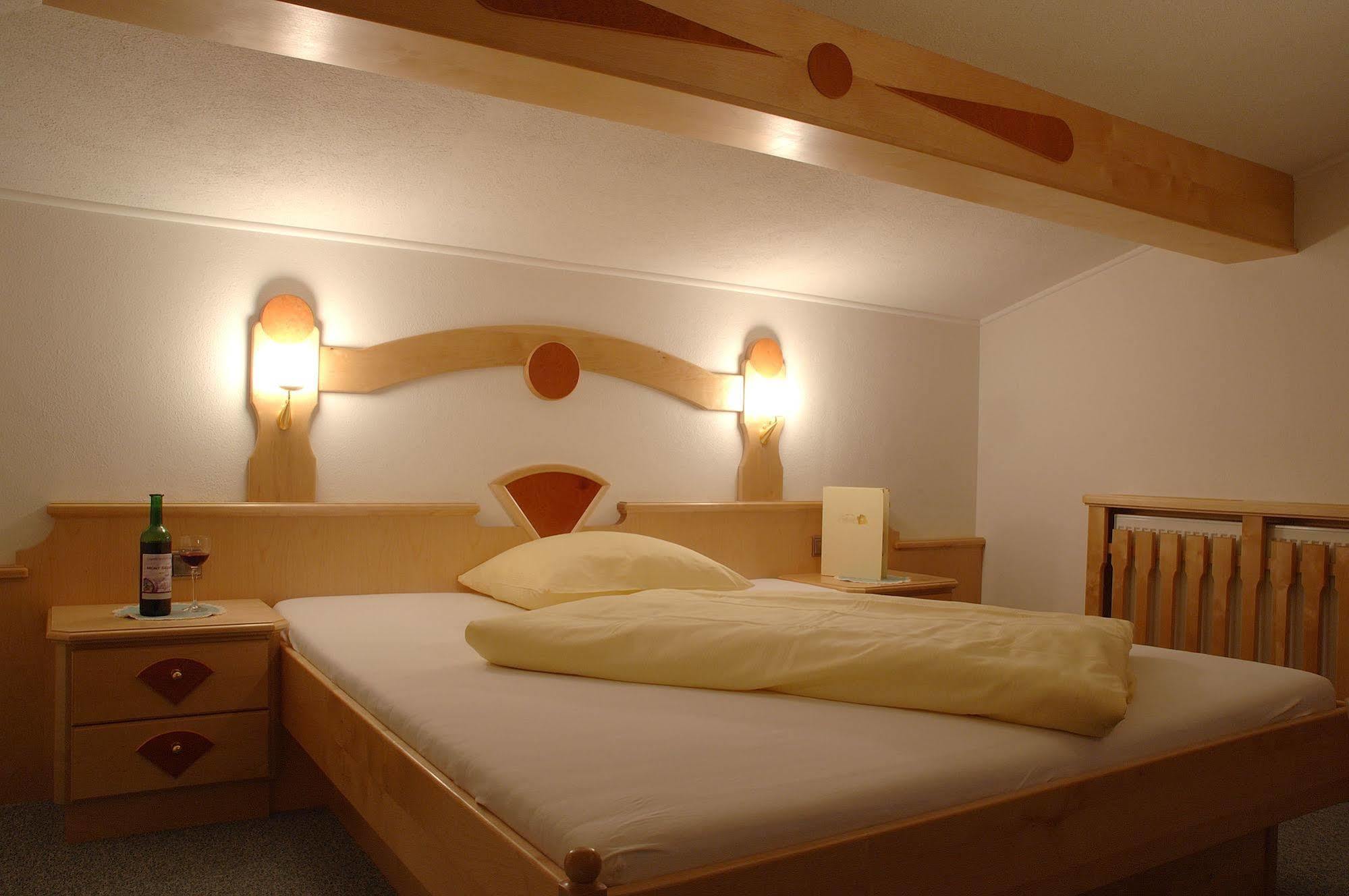 Alpenherz Hotel Garni Герлос Экстерьер фото