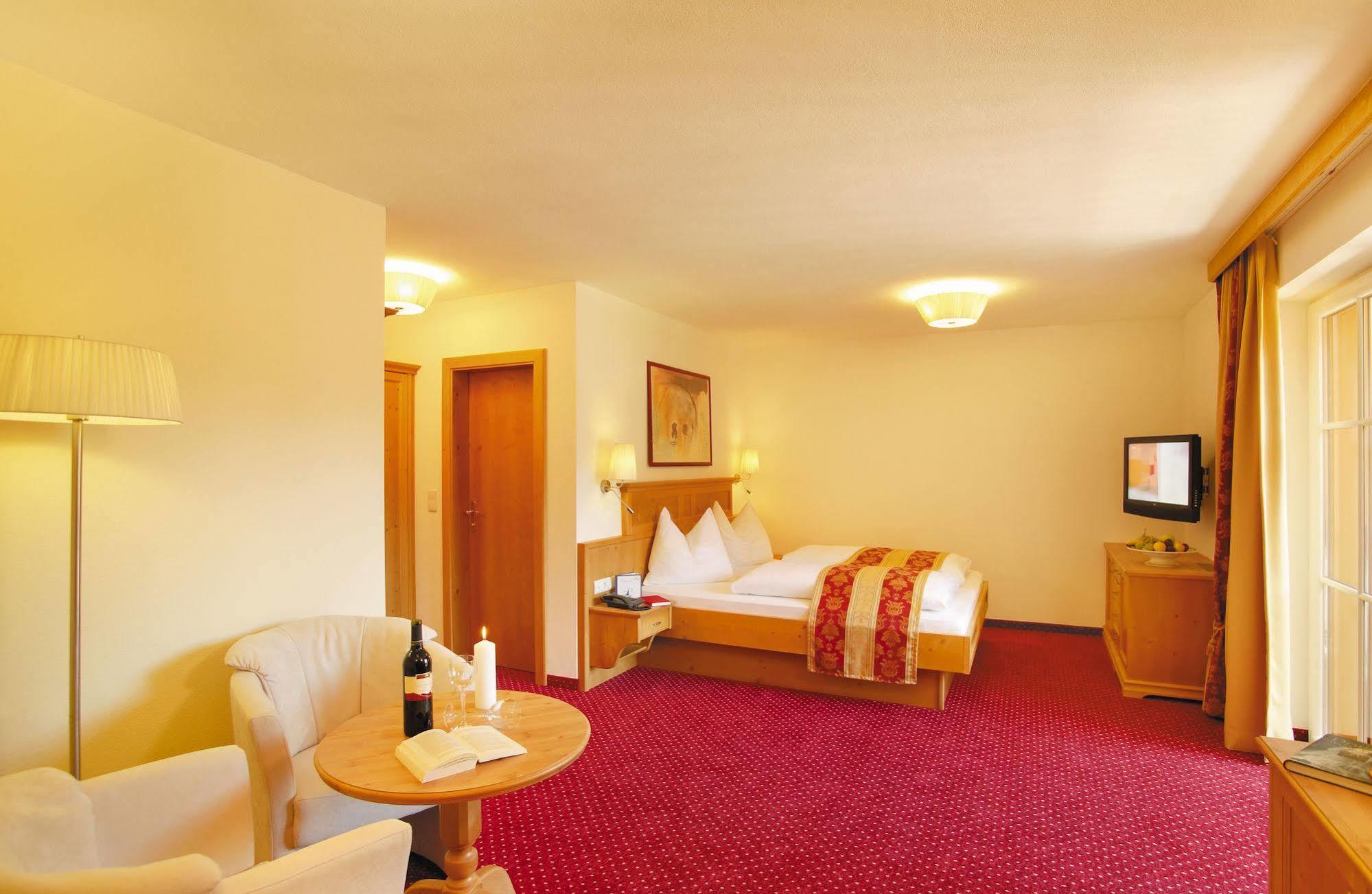 Alpenherz Hotel Garni Герлос Экстерьер фото