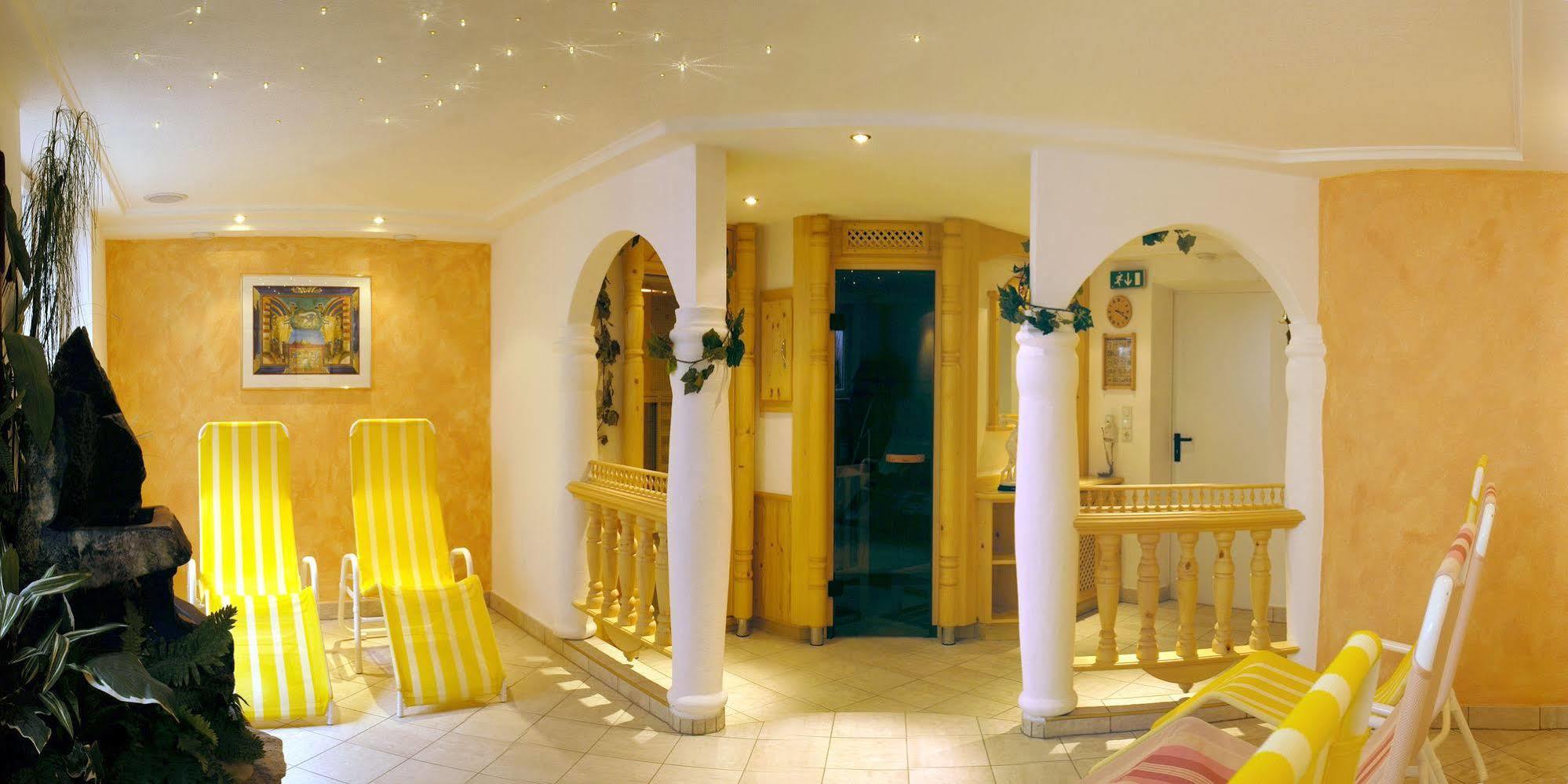 Alpenherz Hotel Garni Герлос Экстерьер фото